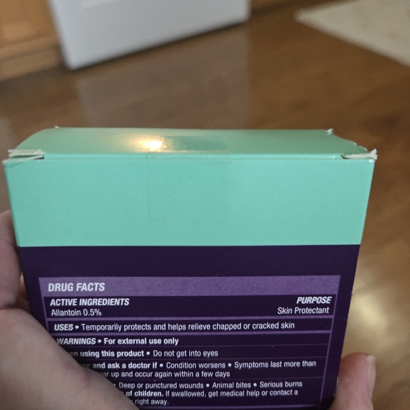 Mederma Advanced Scar Gel Treats Old and New Scars Reduces the Appearance New - Picture 5 of 8